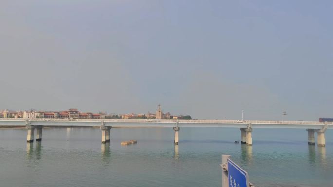 福建厦门网红跨海地铁车窗外的海湾风景