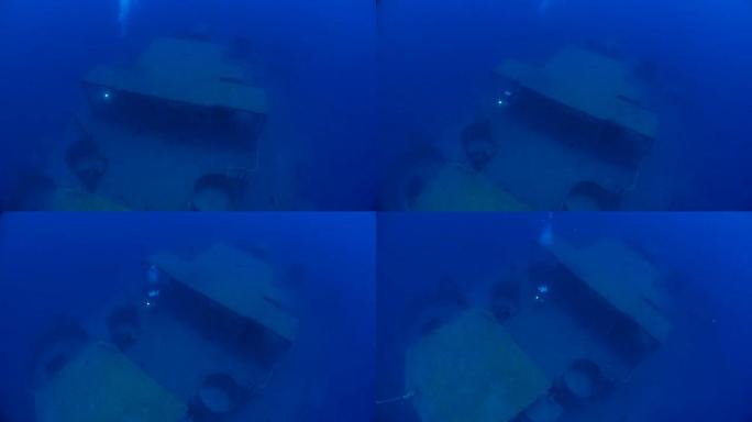 深海沉船的上层船甲板