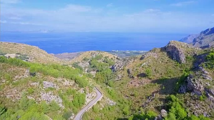 巴利阿里群岛/西班牙马略卡岛北海岸Betlem村附近岩石海岸线的鸟瞰图