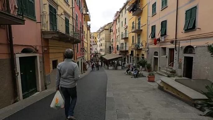 意大利里奥马焦雷村的街头漫步。里奥马焦雷是五个著名的海岸村庄之一