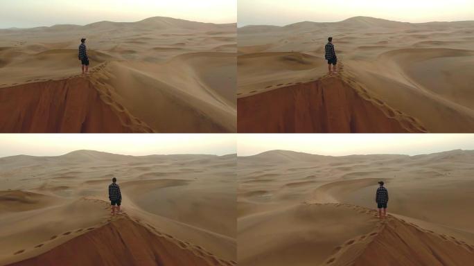 思考广阔的沙漠