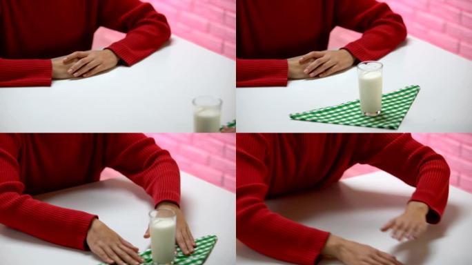女性推开一杯牛奶，乳糖不耐受，日记过敏反应