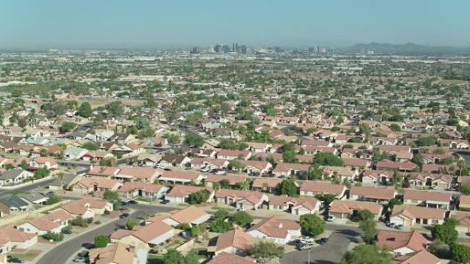 凤凰城郊区发展与市中心的天际线-无人机拍摄