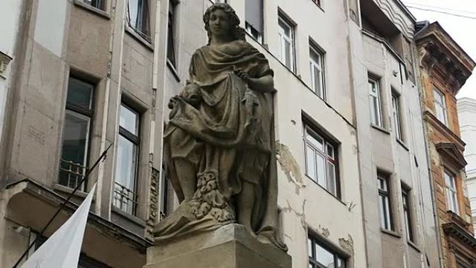 布达佩斯的渔女雕像 (渔夫雷兹) 在krist ó f t é r上