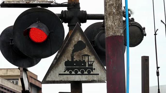 带猴子的铁路屏障人文景观人与自然信号指示