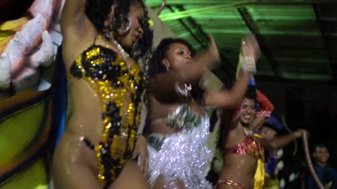 人们庆祝和跳舞巴西狂欢节