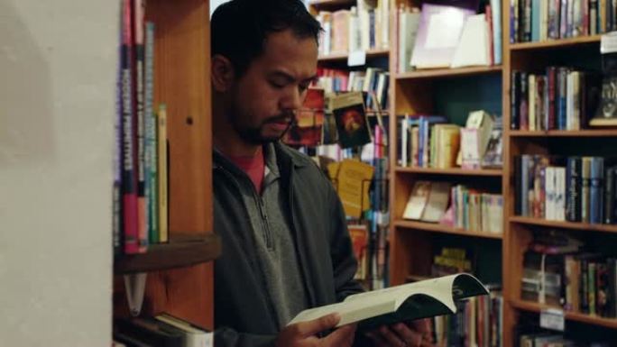 男人在书店读书男人在书店读书图书馆看书
