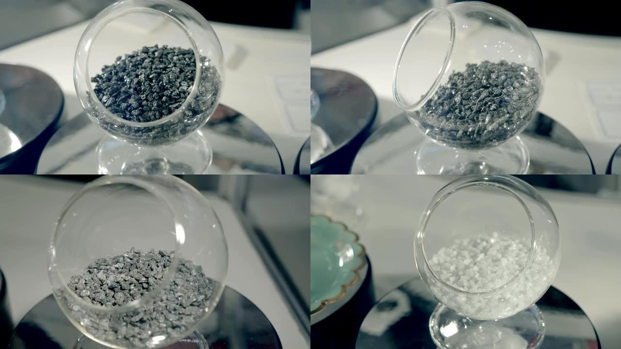 玻璃容器中黑色和白色矿物原料的样品