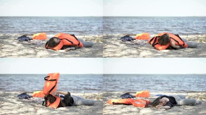 女人脱下救生衣咳嗽躺在沙滩上，沉船难民幸存者
