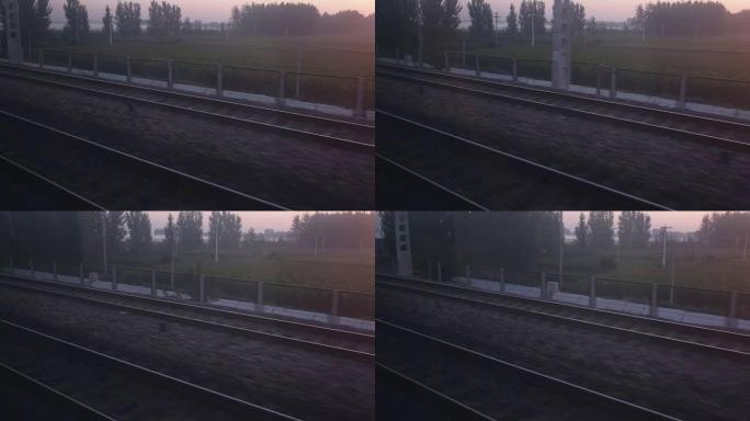 从火车上看日出和轨道