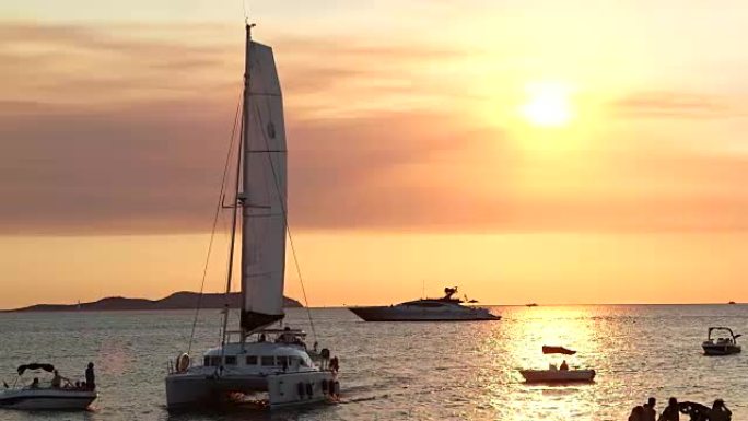 CATAMARN SAILING IBIZA