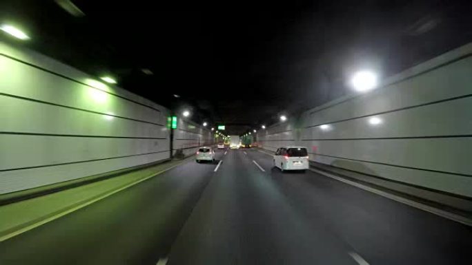 在隧道中行驶行驶车窗外汽车第一视角