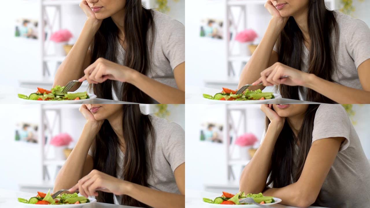 女人叹了口气看着蔬菜沙拉，没有食欲，节食