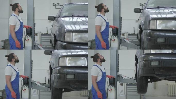 成人机械师使用自动电梯提升轿厢。