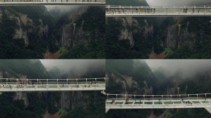 中国湖南新玻璃桥群山环绕绿水青山山河大地