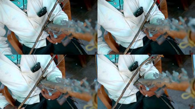印度人演奏传统的古董乐器
