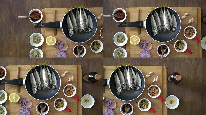 木桌上的生鲭鱼