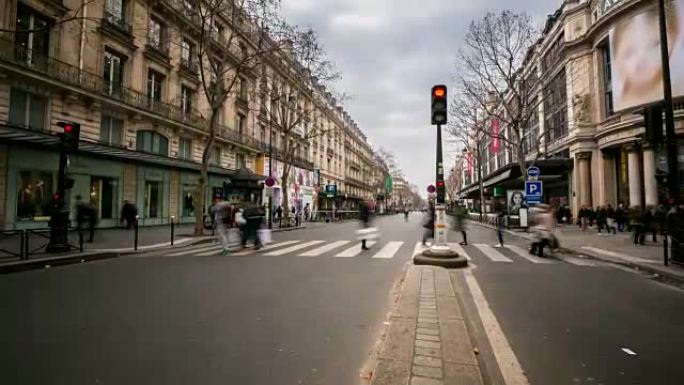 延时: 拥挤的行人Haussmann Boulevard Opera Lafayette巴黎