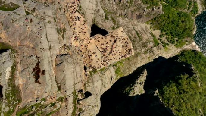 航拍镜头讲坛岩石Preikestolen美丽的自然挪威