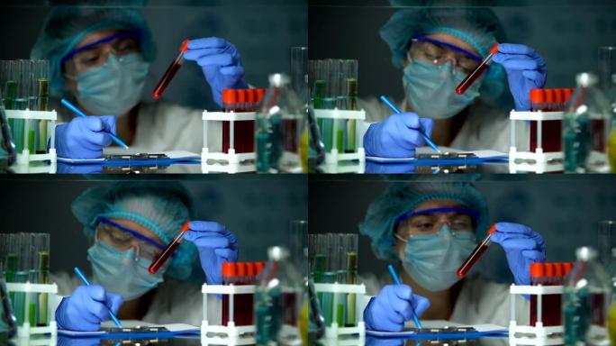 科学家用血液分析检查试管并做笔记，疫情爆发