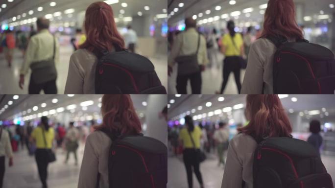 4k镜头航空公司的乘客在黄昏时分在机场大厅里走着行李。