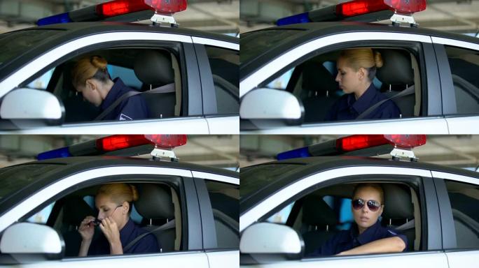 女警戴着安全带和太阳镜，看着摄像头，巡逻