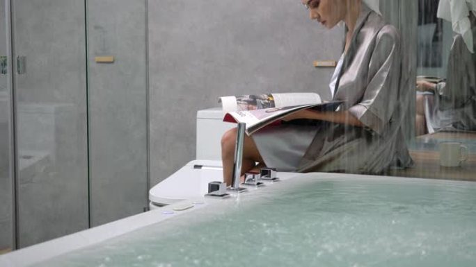 4k慢动作身材性感女人穿丝绸睡衣坐在浴缸附近阅读