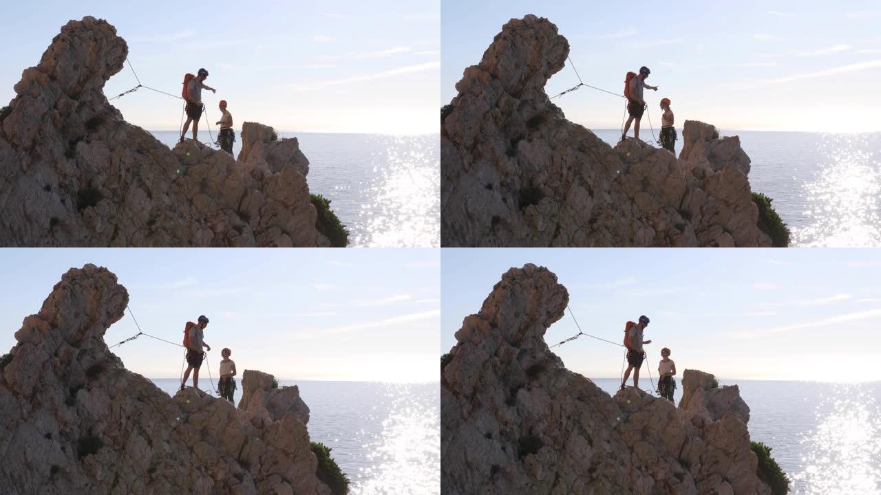 年轻人在海上攀岩时将年轻女子束之高下