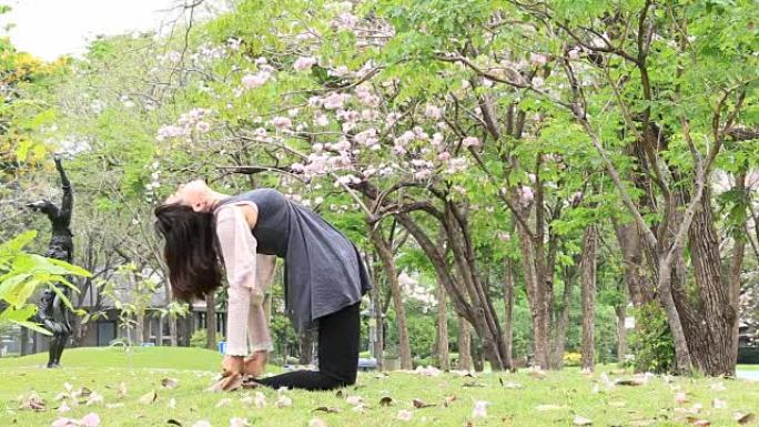 女人练习瑜伽练习