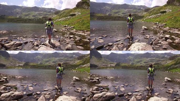 在保加利亚山区徒步旅行的游客