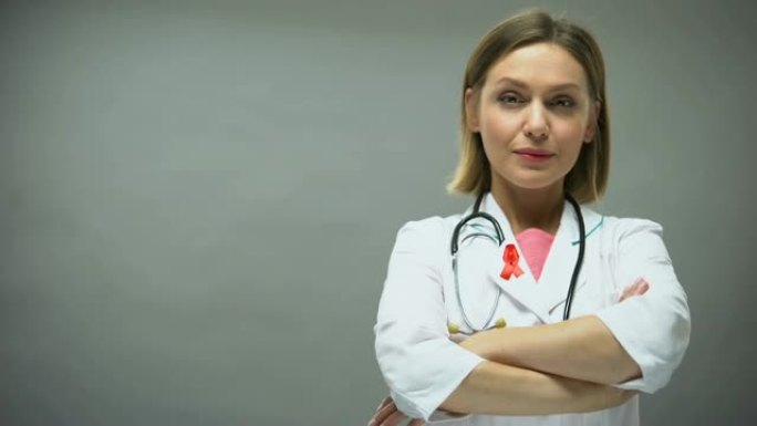 白种人女医生带红丝带国际爱滋病意识标志