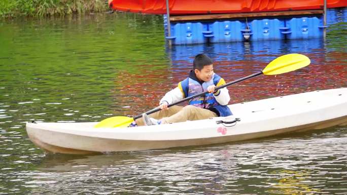 小学生划船 划船 儿童 少年划艇 升格
