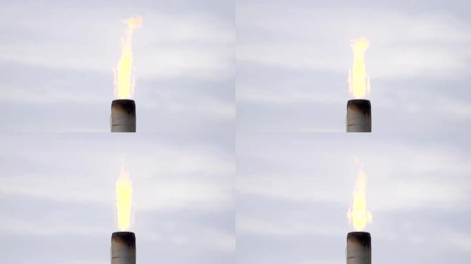 石油和天然气精炼厂的火炬烟囱