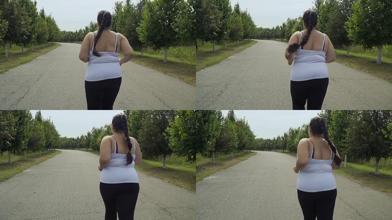 胖女孩沿路奔跑国外女性外国女士美国妇女