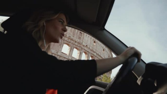 女商人通勤，在罗马开车