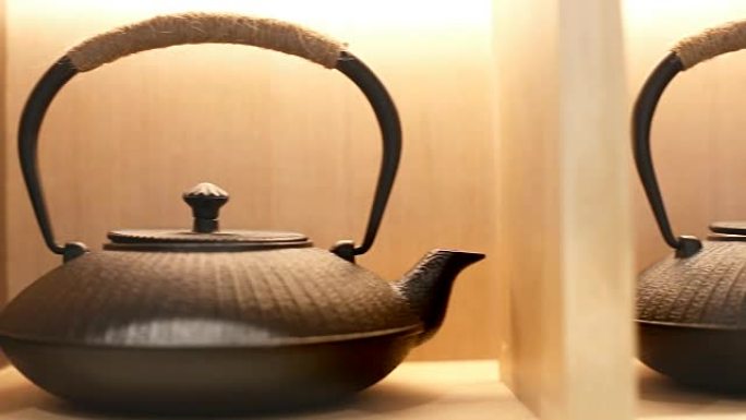 现代客厅中的日式茶具