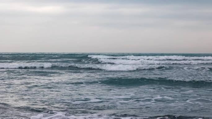 海水浪花流向沙滩实拍4k