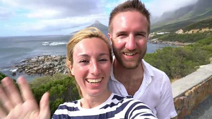 开朗的年轻夫妇在南非海岸自拍