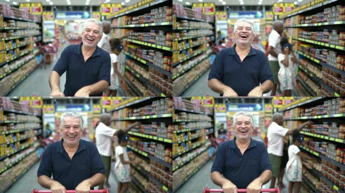 西班牙裔拉丁裔高级男子在超市肖像