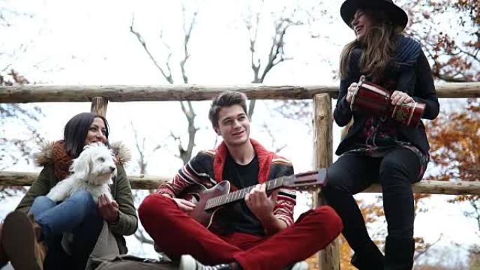 享受吉他声音的朋友