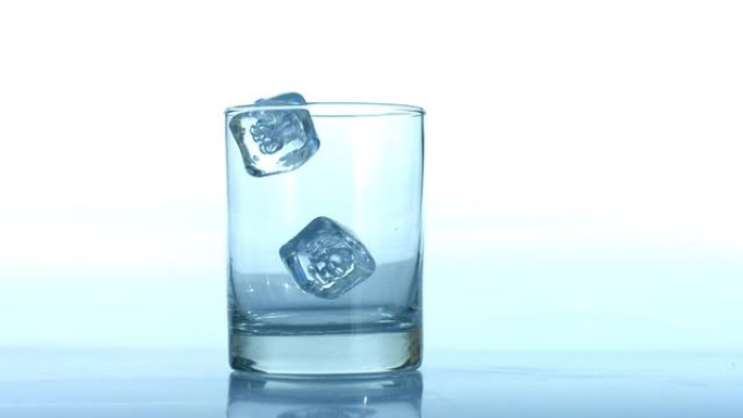 冰块，慢动作水杯特写实拍视频