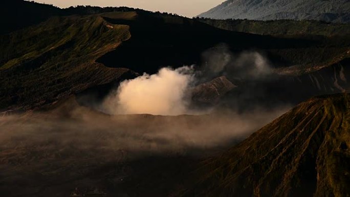 印度尼西亚东爪哇省布罗莫腾格里塞梅鲁国家公园的布罗莫火山MS火山口