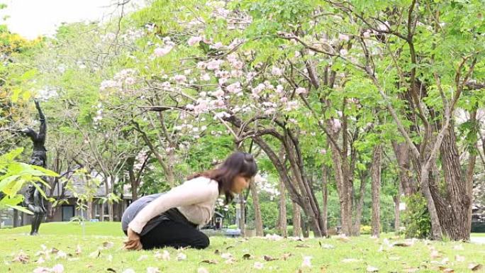 女人练习瑜伽练习