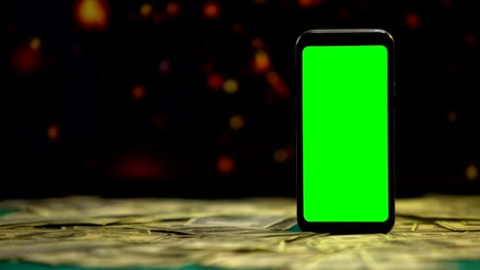 钱落在绿色屏幕的智能手机附近，头奖，在线赌场中大奖