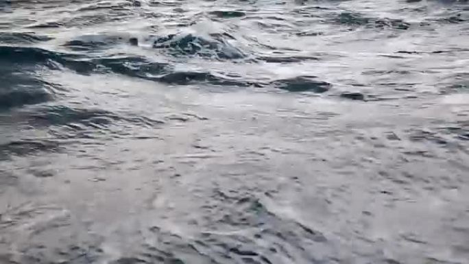 海浪汹涌的海浪