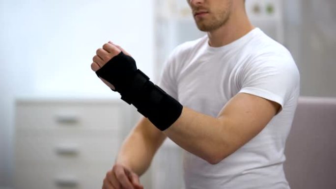 运动员固定泰坦腕部支撑，炎症或扭伤，骨科