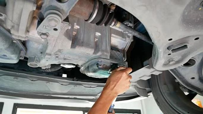 更换机油汽车专业汽车维修修复轮胎