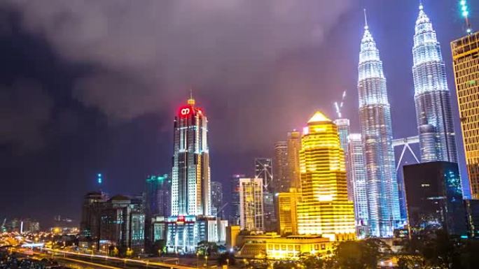 晚上吉隆坡的城市景观和天际线。时间流逝