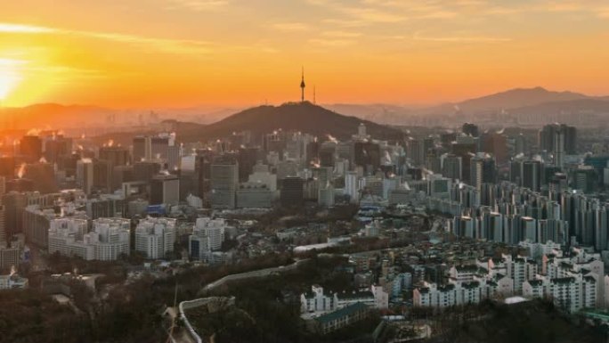 首尔市中心天际线的延时日出场景