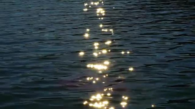 水中的太阳反射水中的太阳反射波光